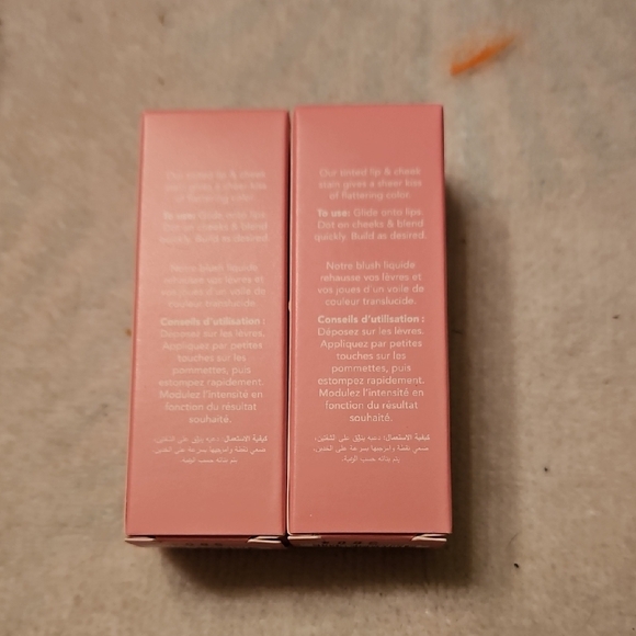 Benefit Benetint Raspberry-Tinted Lip & Cheek Stain - Picture 3 of 4